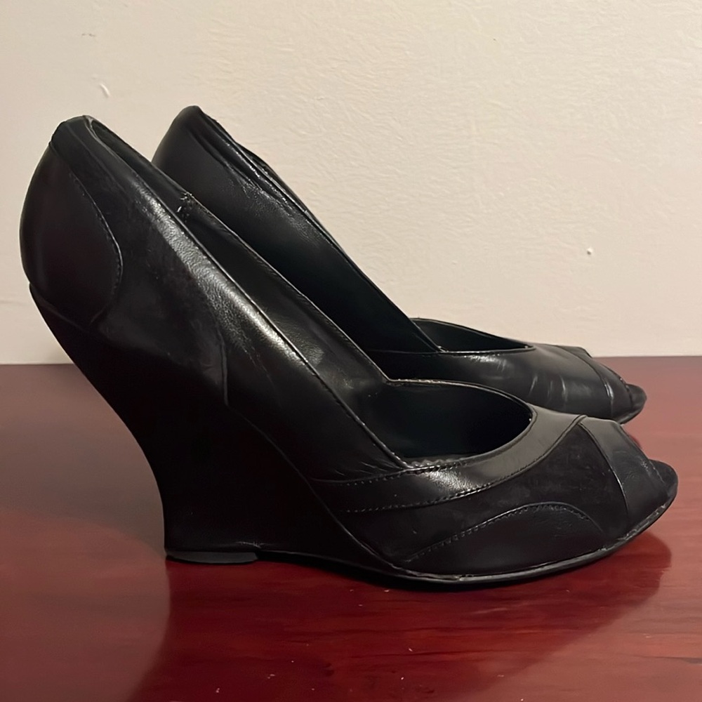 Vintage Chinese Laundry size 8.5 suede and leather peep toe wedges